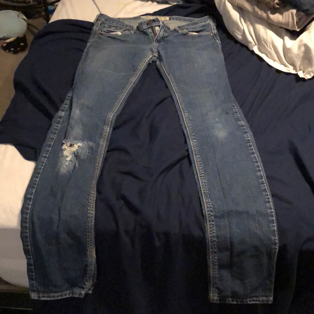 Super skinny ripped knees jeans